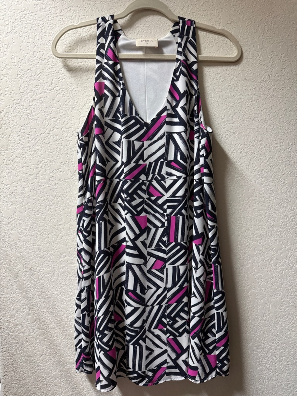 Everly Geometric V-Neck Swing Dress in White, Black & Magenta